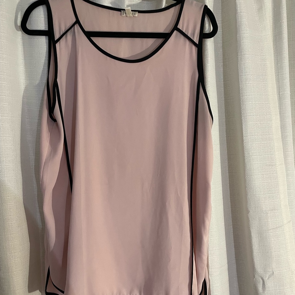 Sleeveless blouse